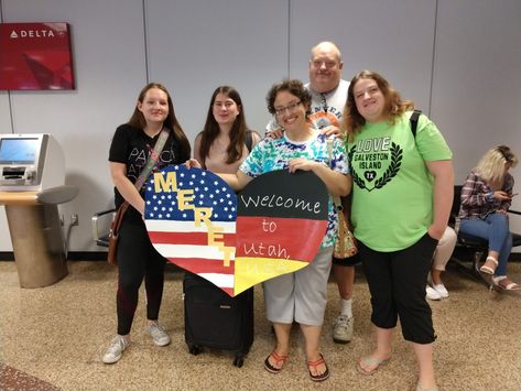 Exchange Student welcome Ideas Welcome Poster Airport Foreign Exchange Student, Welcome Signs For Exchange Students, Welcome To The Usa Sign Airport, German Exchange Student, Airport Welcome Signs Exchange Student, Welcome To Usa Sign Airport, Foreign Exchange Student Welcome Sign, Exchange Student Welcome Sign, Welcome Poster Ideas