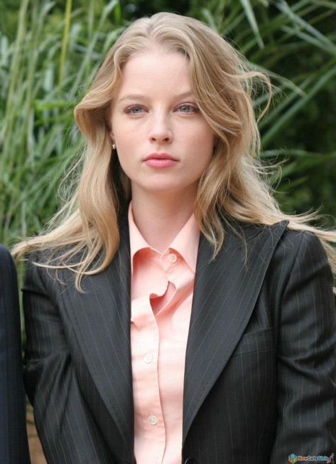 Criminal Minds Police Clothes, Police Outfit, Rachel Nichols, Blonde Women, Black Blazer, Doctor Who, Women's Fashion, Blonde, Actresses