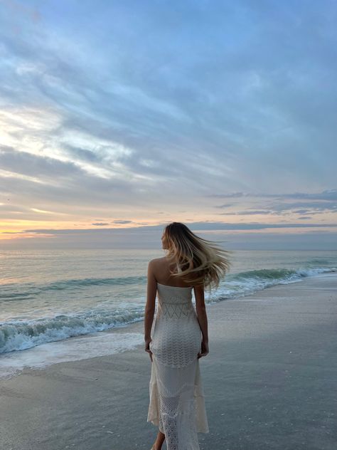 Lets go be mermaids 🌊🥥 #beach #beachdress #beachoutfit #dress #ocean #summer #summerstyle #mermaid #sunset Beach Pictures In White Dress, Long Dress Beach, Beach Inspo, Long Beach Dress, Beach Poses, Dress Beach, Beach Photoshoot, Photo Photo, Photo S