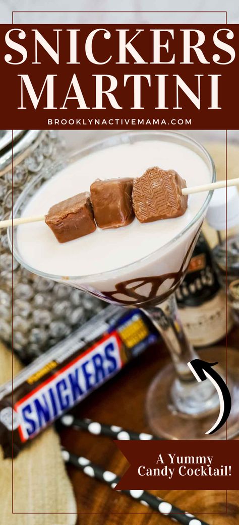 Indulge in your chocolate cravings with this Snickers Martini recipe. Imagine all the flavors of your favorite candy bars in a cocktail! Snicker Licker Martini, Snickers Cocktail, Snickers Martini Recipe, Chocolate Liquor Drinks, Candy Cocktail Recipes, Snickers Martini, Fruity Rum Drinks, Chocolate Martini Recipe, Snickers Salad