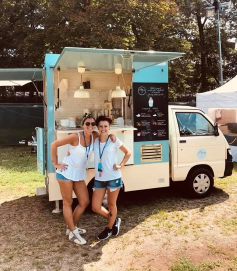 Tastiness on the move… the slogan of this ice cream shop on four wheels says it all. The creamery takes to the street to reach soft ice cream lovers. #piaggioporter #minifoodtruck #foodvan #icecreamshop #mobileicecreamshop Kombi Trailer, Foodtrucks Ideas, Coffee Food Truck, Candy Car, Food Vans, Soft Ice Cream, T3 Vw, Mobile Coffee Shop, Ice Cream Business