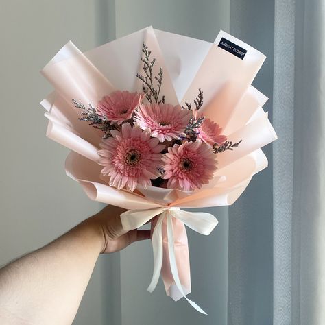 Gerbera Daisy Bouquet, Gerbera Bouquet, Wrap Flowers, Pink Gerbera, Daisy Bouquet, How To Wrap Flowers, Gerbera Daisy, Pink Daisy, Flower Lover