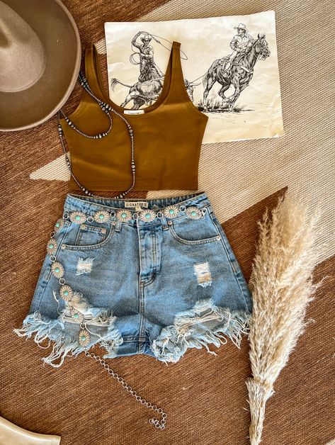 Basic Neutral Crop Top – theFRINGEDpineapple Earthy Country Outfits, Ccmf Outfits 2024, Summer Concert Outfit Ideas Casual, Country Outfits For Summer, Country Outfit Summer, Western Summer Outfits Women, Texas Outfits Summer, Western Outfits Summer, Summer Outfits Western