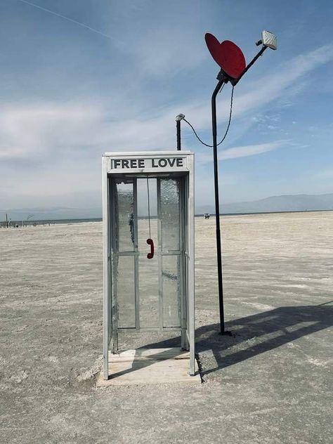 We visited the once famous Bombay Beach by the Salton Sea to find huge changes since we were here seven years ago. The sea has become so polluted with concentrations of salt as it does not have an intake of fresh water or an outflow. As a result all the fish have died as well as the pelicans. In the 60’s & 70’s celebrities would frequent Bombay Beach with its many restaurants, marinas, hotels. Now things are much different as it is like a ghost town. But many are trying to keep this unique place Bombay Beach Salton Sea, Gothic Beach, Neon Desert, Harry Smith, Bombay Beach, Desert Shoot, Western Gothic, Dreamcore Aesthetic, Eyes Watering