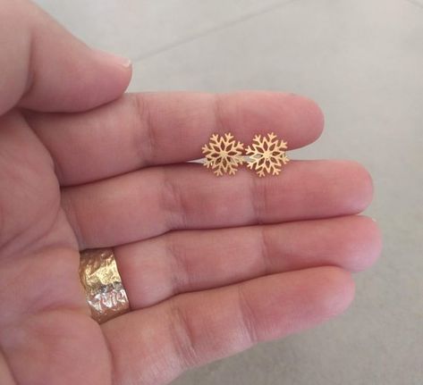 Snowflake Earrings, Snowflake Studs, Tiny Snowflake #jewelry #earrings @EtsyMktgTool #snowflakeearrings #snowflakestuds #tinysnowflakestuds Tiny Snowflake, Xmas Earrings, Small Earrings Gold, Snowflake Jewelry, Earrings Fall, Studs Gold, Stud Earrings Gold, Snowflake Earrings, Gold Ring Designs