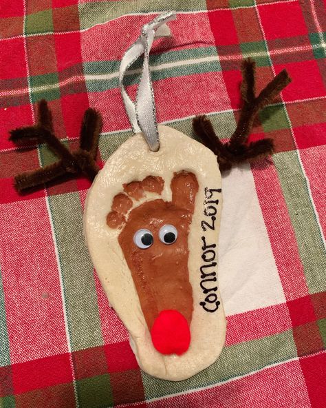 Salt Dough Reindeer, Foot Print Ornament, Baby Christmas Crafts, Salt Dough Christmas Ornaments, Clay Christmas Decorations, Handprint Ornaments, Baby Christmas Ornaments, Baby Art Projects, Brown Acrylic