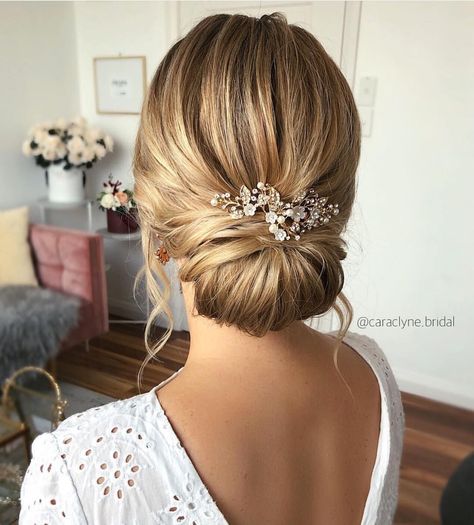 100 Prettiest Wedding Hairstyles For Ceremony & Reception - #weddinghair #updo #hairstyle #bridalhair ,bridal hairstyle ,wedding updo Sanggul Modern, Hairstyle Wedding, Wedding Hair Up, Vlasové Trendy, Bridal Hair Updo, Updo Hairstyle, Bridal Hairstyle, Wedding Hair Inspiration, Low Bun