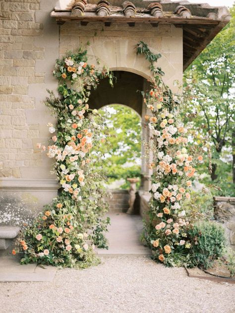 Two-day wedding at villa Le Fontanelle, Tuscany Junk Kouture, Florence Wedding, Wedding Ceremony Arch, Persian Wedding, Tuscan Wedding, Chateau Wedding, Wedding Inspiration Board, Ceremony Arch, Ceremony Flowers