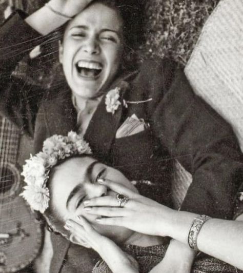 Nickolas Muray, Tina Modotti, Frida Kahlo Paintings, Vintage Lesbian, Aesthetic Artwork, Frida Art, Arte Indie, Frida Kahlo Art, Photographie Portrait Inspiration