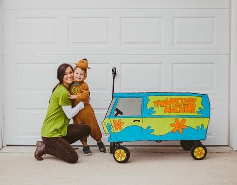 Scooby Doo Mystery Machine Diy, Halloween Costumes Mommy And Son, Mom Son Costume Ideas, Mom Son Costumes Halloween, Mommy Me Halloween Costume, Mom And Son Matching Halloween Costumes, Funny Mother Son Halloween Costumes, Son And Mom Costumes, Halloween Mom And Son Costumes