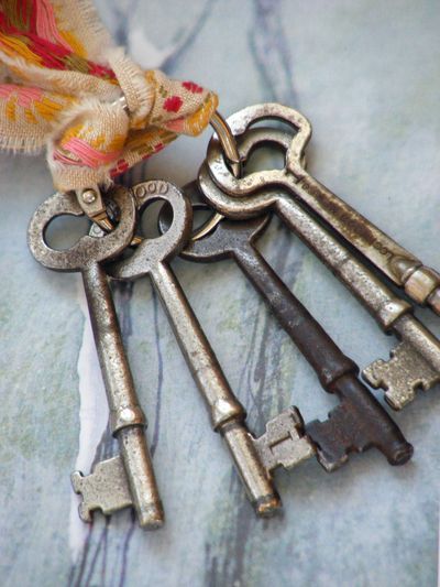 ԵíʍҽӀҽՏՏ ԵɾҽɑՏմɾҽՏ Gooseberry Patch, Under Lock And Key, Vintage Skeleton Keys, Vintage Skeleton, Old Keys, Skeleton Keys, Antique Keys, Locks & Key, Vintage Keys