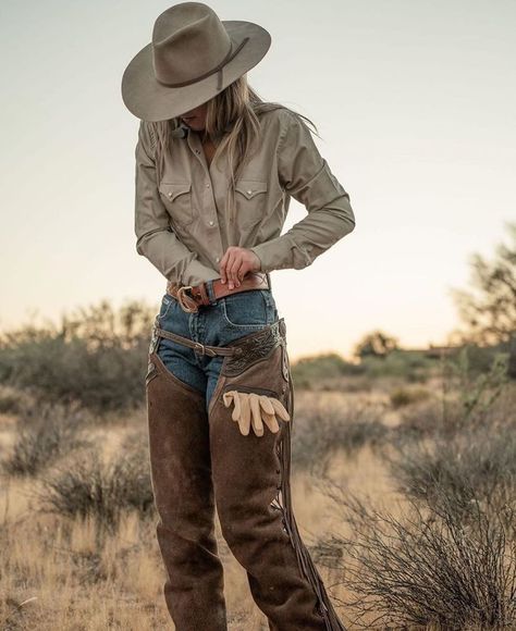 Trajes Country, Cowgirl Pictures, Cowboy Aesthetic, Country Style Outfits, Cowboy Girl, Looks Country, Cowgirl Aesthetic, Western Style Outfits, Cowboy Up