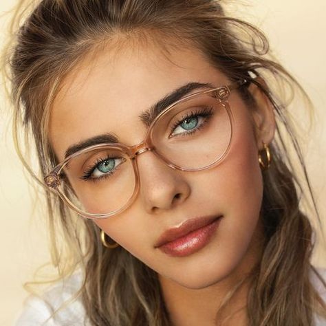 Classy Glasses, Glasses Outfit, Glasses Inspiration, Chic Glasses, Glasses Trends, Womens Glasses Frames, Stylish Eyeglasses, Eyewear Trends, Fashion Eye Glasses