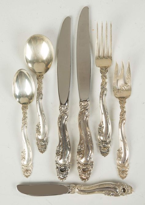 Antique Silver Decor, Antique Silverware Vintage Cutlery, Vintage Cutlery Aesthetic, Cool Silverware, Funky Silverware, Fancy Utensils, Victorian Cutlery, Pretty Cutlery, Pretty Silverware