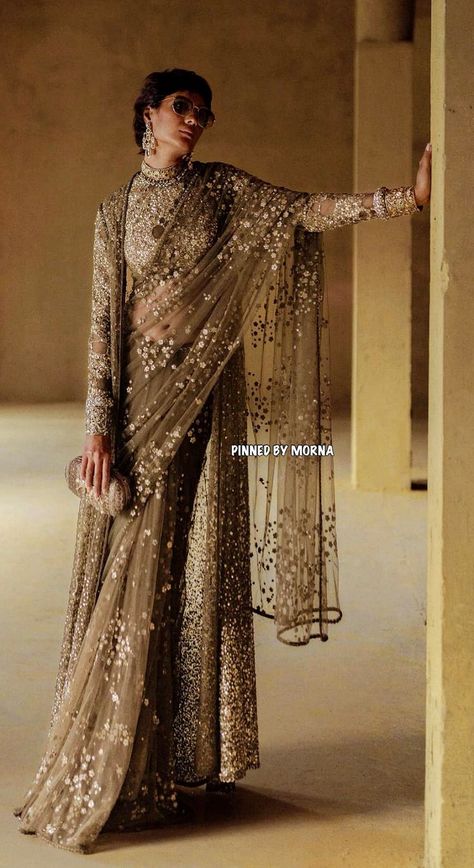 Casual Bridal Dress, Bride Reception Dresses, Engagement Saree, Sabyasachi Mukherjee, Sabyasachi Sarees, 500 Dollars, Golden Saree, Indian Wedding Gowns, Fancy Sarees Party Wear