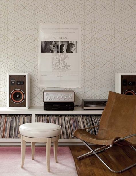 Sure, wooden crates filled with record collections make for an amazing decorative detail, and all our favorite tastemakers all seem to have a turntable strategically perched in their respective stylish ...read more Record Player Setup, Audio Room, Record Storage, Stylish Living Room, Refurbished Furniture, Design Sponge, Living Room Diy, Modern Wallpaper, Record Player