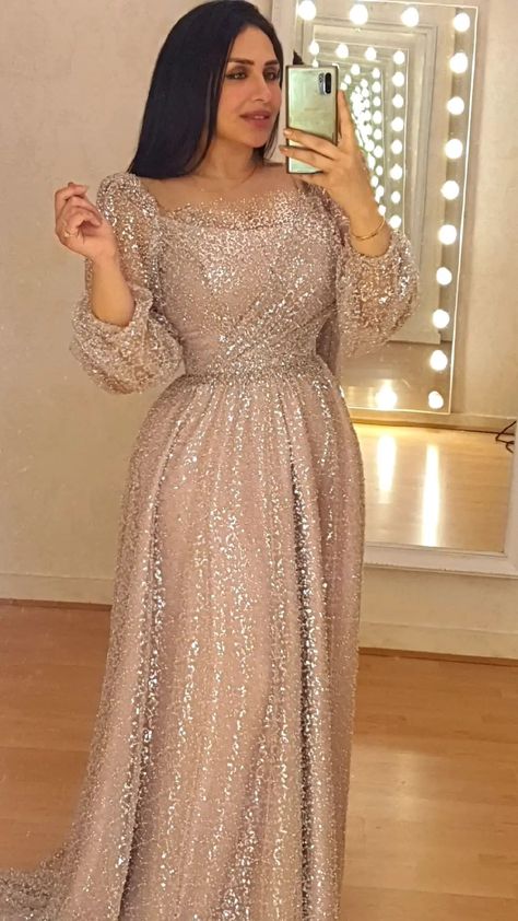 Winter Soiree Dresses, Simple Soiree Dresses, Engagement Dress Elegant, Dress For Engagement Party, Engagment Dress, Soiree Dresses For Hijab, Dressy Fashion Outfits, Egypt Alexandria, Simple Party Dress