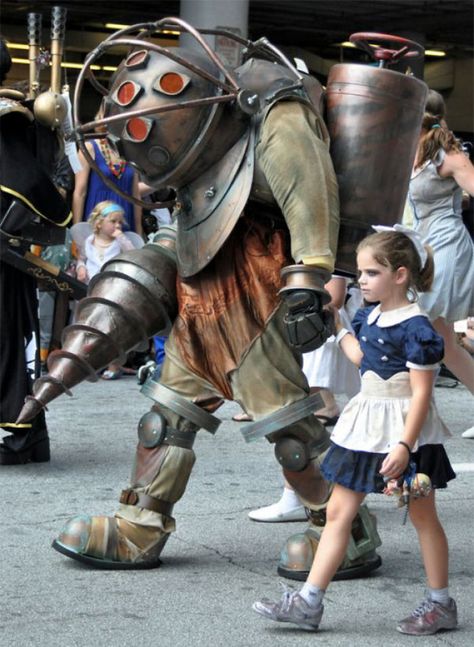 Big Daddy And Little Sister Costume James Pokemon, Bioshock Cosplay, Armadura Cosplay, Kostum Cosplay, Costume Works, Marty Mcfly, Epic Cosplay, Idee Cosplay, Bioshock