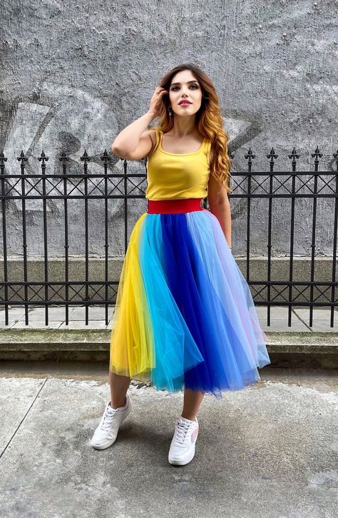 Rainbow Tulle Skirt, Long Tutu, Man Outfit, Feminine Skirt, Disneyland Outfits, Burning Man Outfits, Winter Skirt Outfit, Party Rock, Rock Outfit