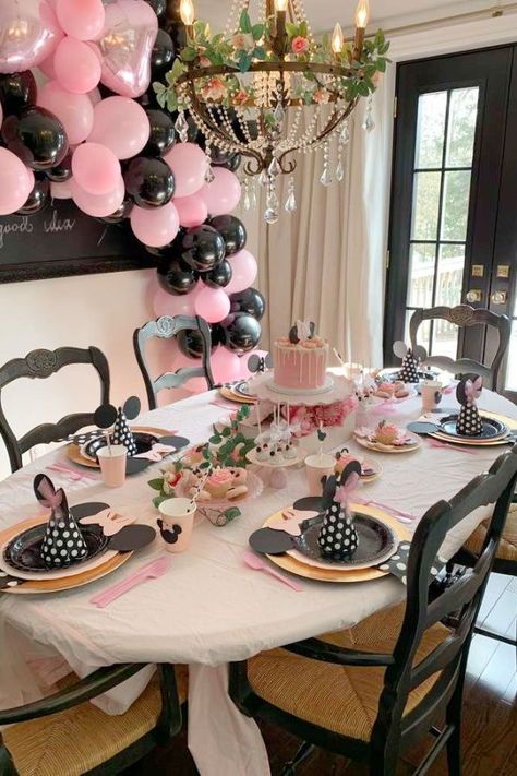 Take a look at this sweet Minnie Mouse birthday party! The table settings are gorgeous! See more party ideas and share yours at CatchMyParty.com #catchmyparty #partyideas #minniemouse #minniemouseparty #girlbirthdayparty Minnie Mouse Table Set Up, Minnie Mouse Table, Bd Ideas, Minnie Mouse Birthday Party Ideas, Birthday Minnie Mouse, Adult Party Themes, Girls Birthday Party Themes, Minnie Mouse Cake, Minnie Party