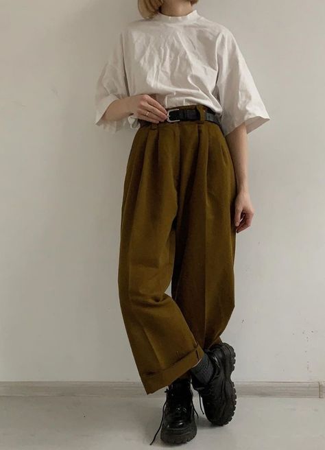 Gender Neutral Outfits Aesthetic, Neutral Outfits Aesthetic, Fashion Outfits Aesthetic, 40s Mode, Gender Neutral Outfits, Cute Gender, Camilo Madrigal, Familia Madrigal, Androgynous Outfits