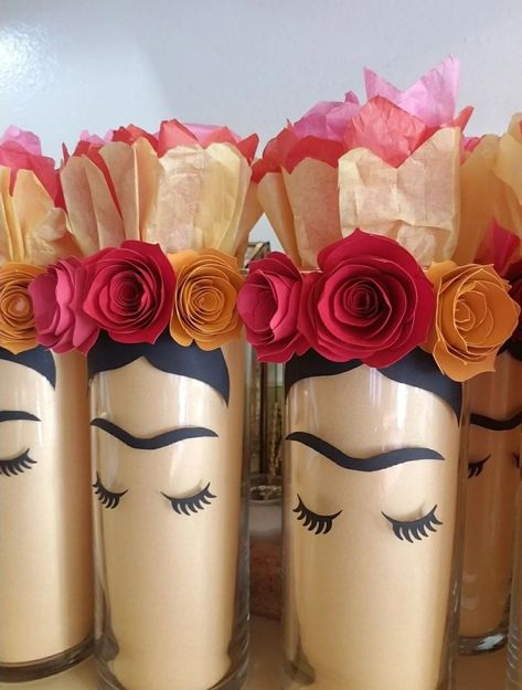 Frida Party Decoration, Frida Kahlo Centerpiece, Art Theme Centerpiece Ideas, Frida Kahlo Decor Ideas, Mexican Theme Centerpieces Ideas, Mexican Centerpiece Ideas, Fiesta Party Centerpieces, Frida Kahlo Party Decoration, Mexican Centerpiece