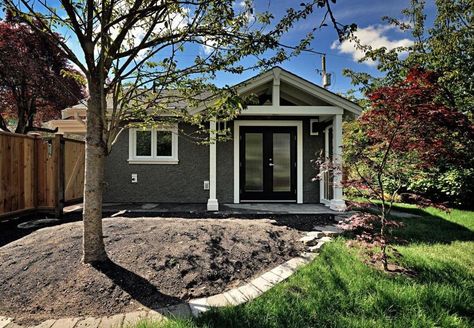 I’m happy to be showing you this 400 sq. ft. small cottage designed by Smallworks Studios in Vancouver. They’re a company focused on building small homes personalized their clients spec… Granola Life, Laneway House, Small Cottage Designs, Small Tiny House, Small Cottages, A Small House, Tiny Cottage, Sleeping Loft, Dream Cottage