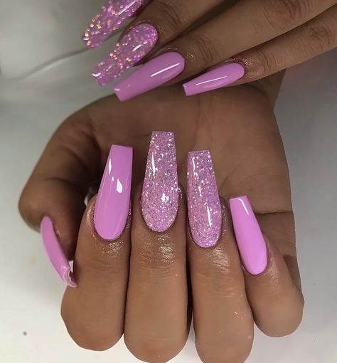 Barbie Pink Coffin Acrylic Nails, Barbie Pink Nails With Design Glitter, Acrylic Nail Designs Sparkle, Nails Rosa Barbie, Pink And Sparkle Nails, Fabulous Nails Summer, Barbie Pink Nails With Glitter, Barbie Nail Designs, Barbie Acrylic Nails