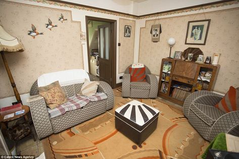 History fanatic transforms home into 1940s house | Daily Mail Online 1940s Sofa, 1940s House Interior, 1940 Interior Design, Wartime House, 40s House, 1940s Living Room, Clybourne Park, English Style House, 1930s Living Room