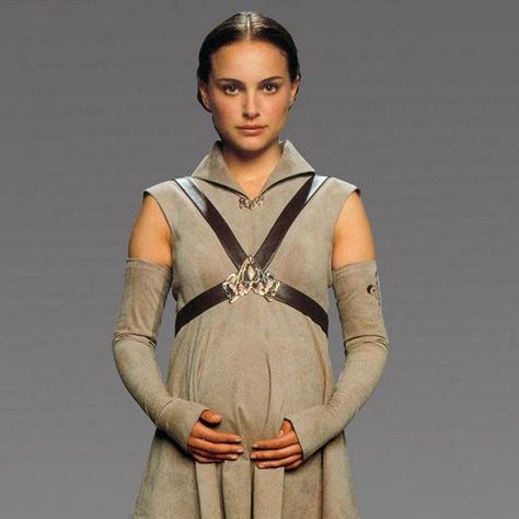 Halloween Costumes Pregnant Women, Padme Costume, Pregnancy Costumes, Pregnant Halloween Costumes, Pregnant Halloween, Padme Amidala, Pumping Moms, Star Wars Costumes, Baby Sleep Problems