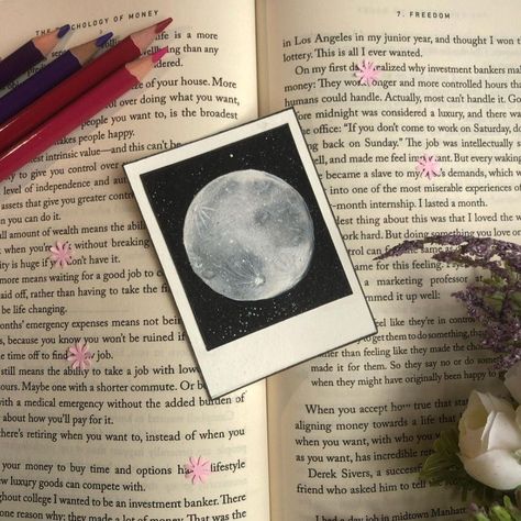 Moon polaroid painting Easy polaroid paintings Aesthetic Moon mini acrylic painting Polaroid Frame Painting, Polaroid Paintings Aesthetic, Easy Polaroid Paintings, Polaroid Sketch, Mini Polaroid Painting, Moon Polaroid, Painted Polaroids, Polaroid Painting Ideas, Mini Arts