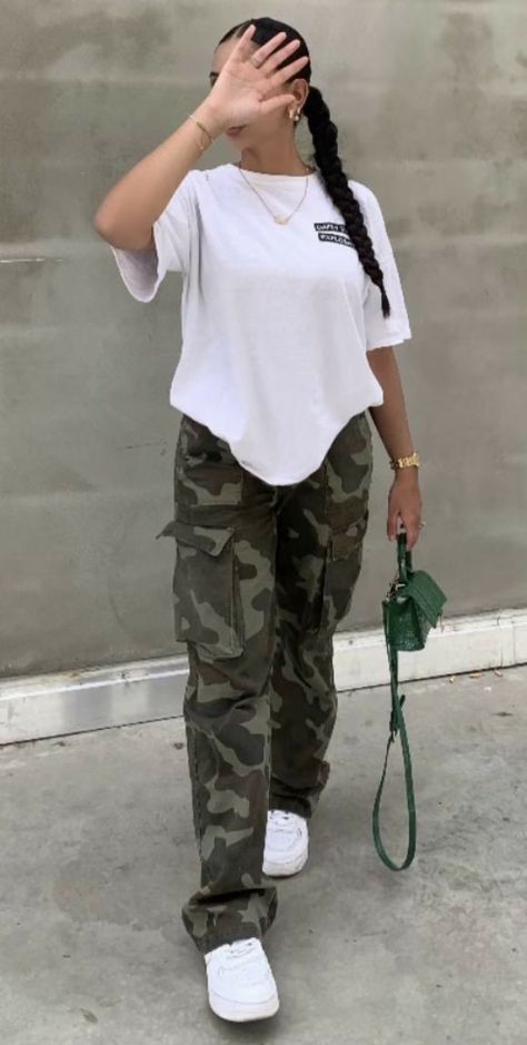 Cargo Outfit, Neat Casual Outfits, Mode Zara, Cute Modest Outfits, Cargo Pants Outfit, Everyday Fashion Outfits, Tomboy Outfits, Tomboy Style Outfits, Easy Trendy Outfits