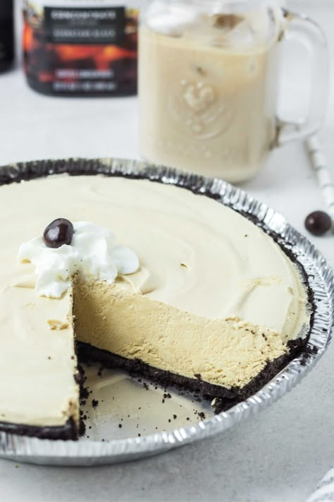 Creamy No-Bake Coffee Pie 6 Coffee Ice Cream Pie, Coffee Custard Pie, Coffee Cream Pie, Coffee Pie Recipes, Mocha Cream Pie, Mocha Pie, Work Desserts, Easy Chocolate Pie Recipe, Cool Whip Pies