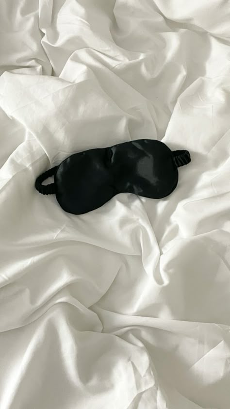 Sleep Mask Aesthetic, Black Woman Luxury, Black Woman Luxury Aesthetic, Honey Aesthetic, Backgrounds Instagram, Cozy Winter Vibes, Shopping Pictures, Mask Pictures, Winter Wellness