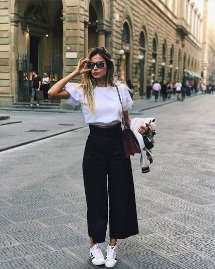 Women style Outfits Con Jeans, Model Lifestyle, Minimal Outfit, Looks Street Style, Looks Black, Perfect Weather, Ținută Casual, Elegantes Outfit, Outfits Verano