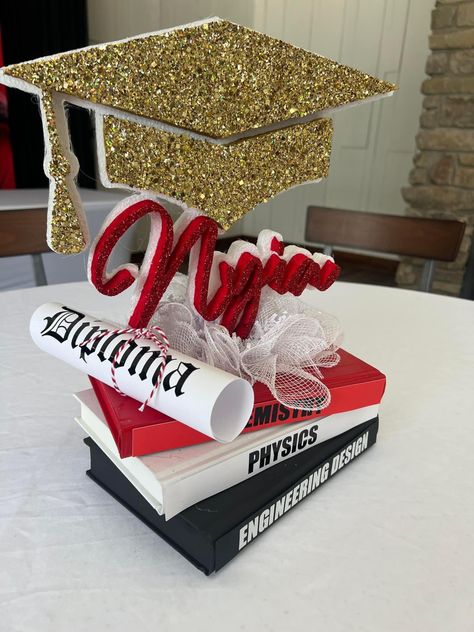 Graduation Party Ideas Decorations, Nurse Graduation Party Decorations, Centerpiece Graduation, Boys Graduation Party, College Graduation Party Decorations, 2025 Graduation, Highschool Graduation, Graduation Table Decorations, Trunk Party