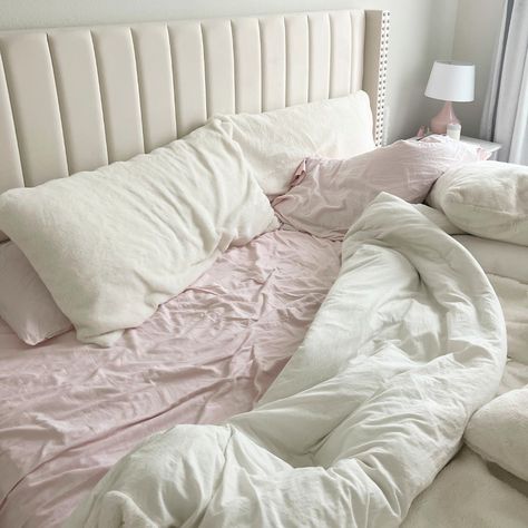 I'm trying to romanticize my mornings a bit more 🎀​​​​​​​​​
#Pink #Minimalist #PinkBedroom #PinkPilatesPrincess #PinkAesthetic Clean Pink Bedroom, Pastel Pink Bedroom Aesthetic, Pink Bedding Ideas, Minimalist Pink Bedroom, Pink Minimalist Bedroom, Pink And White Bed, Light Pink Bedding, Bedroom Board, Pink Bed