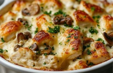 Stuffing Crust, Swiss Chicken Casserole, Swiss Cheese Recipes, Smothered Potatoes, Pie Cups, Swiss Chicken, Crockpot Mashed Potatoes, Crockpot Chicken And Dumplings, Hearty Comfort Food