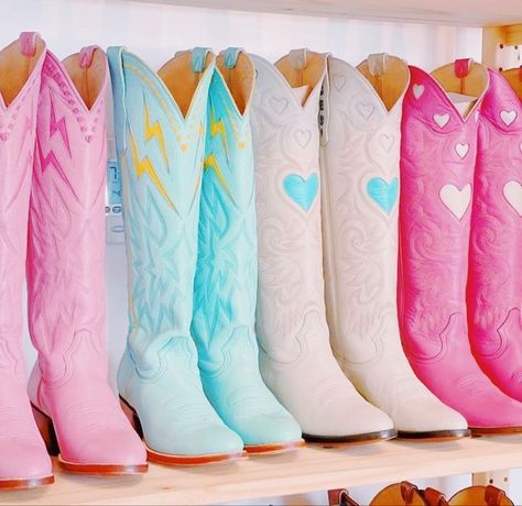 Cute Cowgirl Boots, Mick Schumacher, Dr Shoes, Preppy Shoes, Cowgirl Aesthetic, Preppy Southern, Country Concert Outfit, Concert Fits, Shoe Inspo