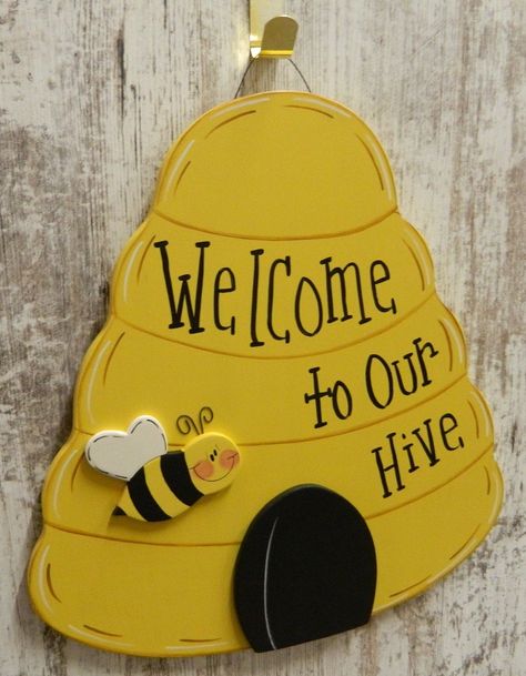 Spring Decorations Kindergarten, Painting Bees, Spring Classroom Decorations, Welcome To Our Hive, Bee Things, Bumble Bee Craft, Bee Hive Craft, Bee Themed Classroom, Ra Boards