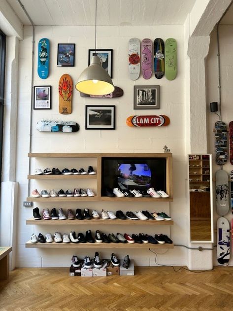 Skateshop Interior, Skate Room, Sneaker Rack, Future Apartment Decor, Design Apartment, Future Apartment, Skate Shop, Tres Chic, Play House