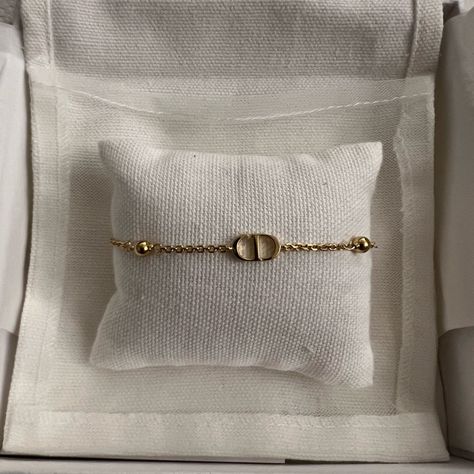 Cd Bracelet, Bracelet Pillow, Christian Dior Bracelet, Dior Bracelet, Accessories Dior, Fall Jewelry Trends, Ysl Jewelry, Girly Bracelets, Gold Bracelet Simple