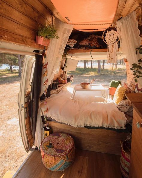 17 Van Design & Decoration Ideas for Living on the Road | Extra Space Storage Van Life Aesthetic, Van Kitchen, Extra Space Storage, Camper Van Life, Interior Boho, Kombi Home, Van Life Diy, Living On The Road, Campervan Interior