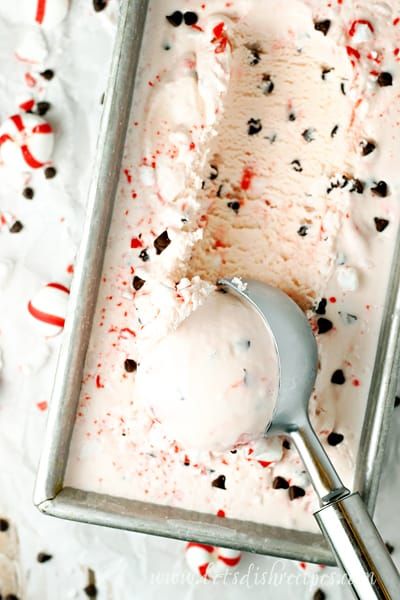 Fudge Swirl Ice Cream, Peppermint Bark Fudge, White Chocolate Ice Cream, Peppermint Dessert, Swirl Ice Cream, Crushed Peppermint, Peppermint Recipes, Recipes For Christmas, Peppermint Ice Cream