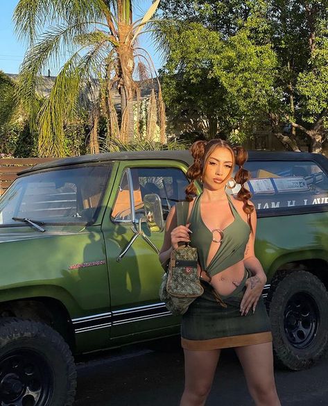 Kali Uchis Outfit Ideas, Mother Kali, Kali Uchis, Concert Fits, Doja Cat, May 31, Bella Hadid, Y2k Fashion, Outfits Casuales