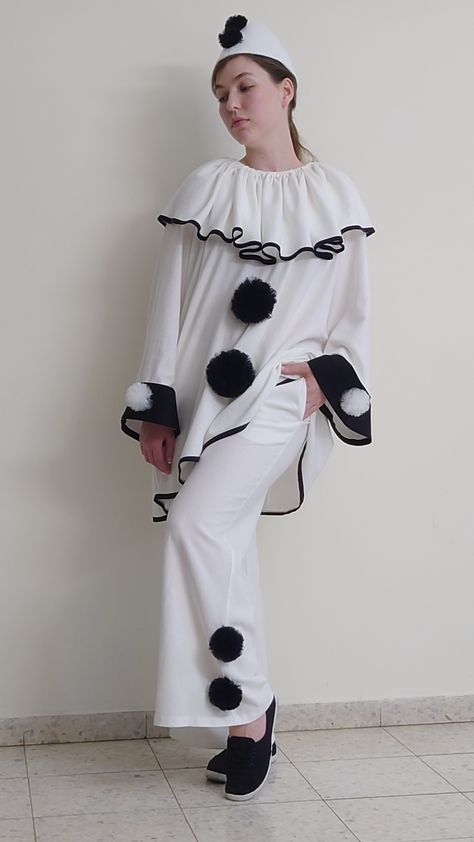 Pierrot Costume Diy, Circus Costume Diy, Pierrot Clown Costume, Pierrot Costume, Circus Fashion, Clown Halloween Costumes, Pierrot Clown, Gothic Costume, Clown Halloween