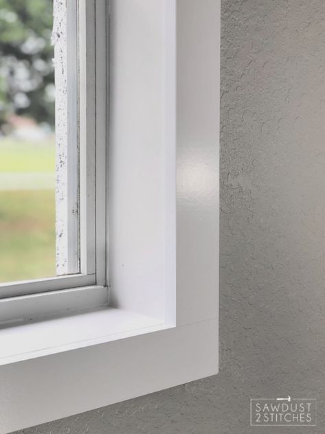 Inside Window Trim Color Ideas, Modern Window Casing, Window Trim Ideas Interior, Modern Window Trim, Diy Window Trim, Modern Trim, Interior Window Trim, Minimalist Window, House Trim