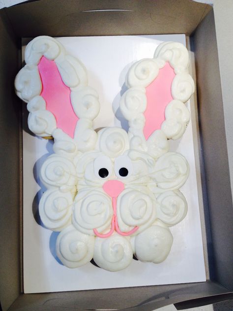 Easter bunny pull apart cupcake cake Cupcake Bunny Cake, Easter Cupcake Pullapart, Easter Cupcake Cake, Cupcake Bunny, Cupcake Torte, Bunny Cakes, Pull Aparts, Cupcakes Design, Easter Foods