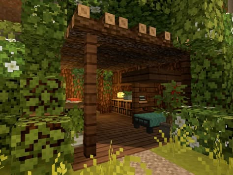 Minecraft Houses Exterior Easy, Minecraft Nature Interior, Open Concept Minecraft House, Simple Birch House Minecraft, Minecraft Outside Builds, Minecraft Small Builds Cute, Minecraft Open House Ideas, Minecraft Survival House Aesthetic, Minecraft Hangout Ideas