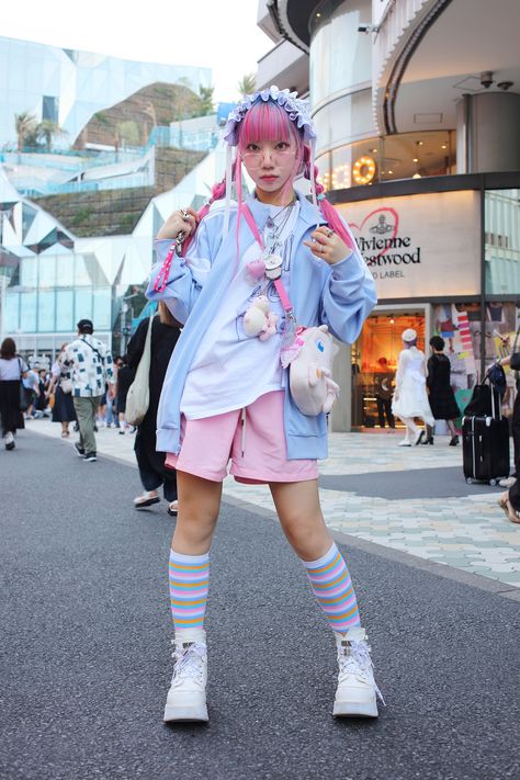 Street Style in Tokyo: ¡°Harajuku Is Like a Fashion Gallery With a Free Entrance¡± Harajuku Outfit, Harajuku Dress, Street Style Magazine, Harajuku Street Style, Estilo Harajuku, Harajuku Fashion Street, New Street Style, Harajuku Outfits, Japanese Street Fashion